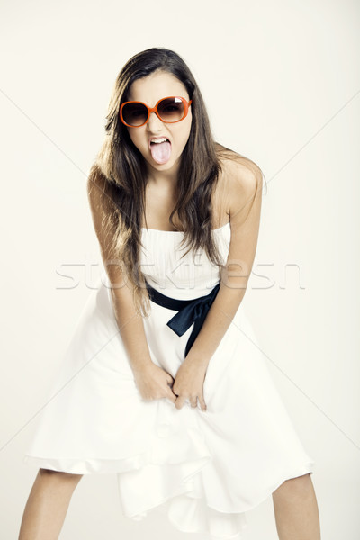 Rebelde menina belo mulher jovem vestido branco óculos de sol Foto stock © iko