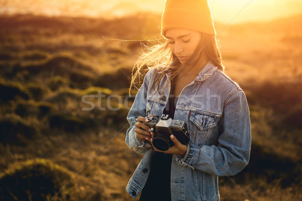 Femeie imagine în aer liber femeie frumoasa analog Imagine de stoc © iko