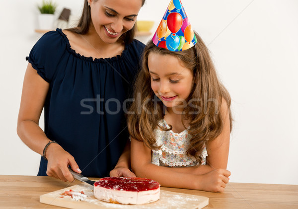 Doğum günü pastası atış anne kız aile Stok fotoğraf © iko