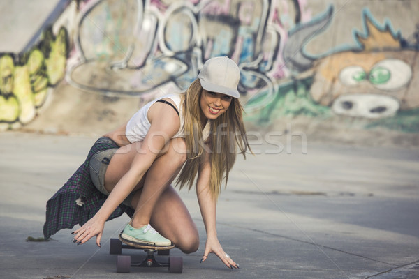 溜冰者 女孩 年輕女子 騎術 滑板 婦女 商業照片 © iko
