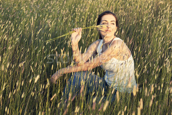 Verão fragrância ao ar livre retrato bela mulher flores Foto stock © iko