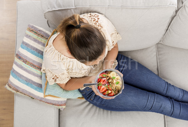 Foto stock: Alimentação · saudável · topo · bela · mulher · casa · tigela · mulher