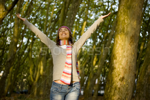 Jesienią piękna piękna szczęśliwy młoda kobieta otwarte Zdjęcia stock © iko
