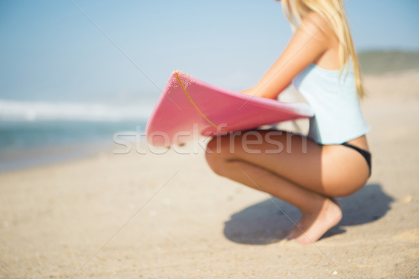 Surfer Mädchen schönen schauen Strand Surfbrett Stock foto © iko