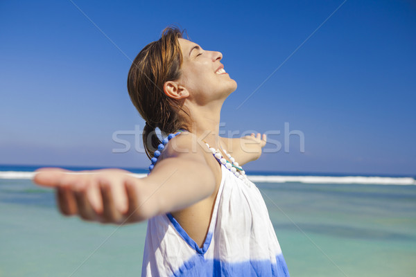 Stockfoto: Genieten · zomer · mooie · vrouw · beide · armen · Open