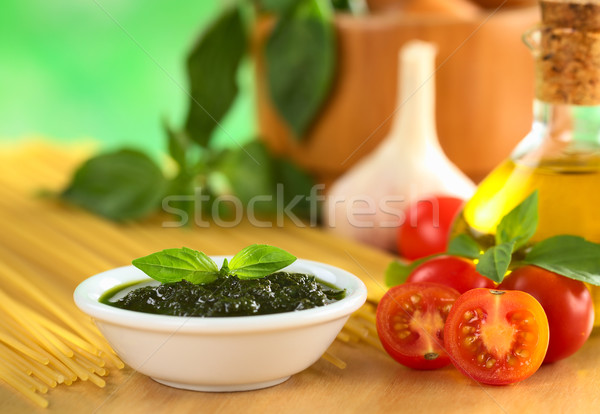 Foto d'archivio: Pesto · pomodorini · fresche · basilico · olio · d'oliva · aglio