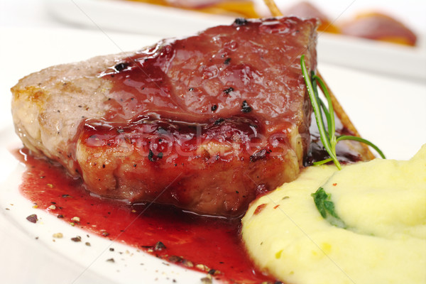 Ziemniaczanej mięsa czerwony sos świeże rozmaryn Zdjęcia stock © ildi
