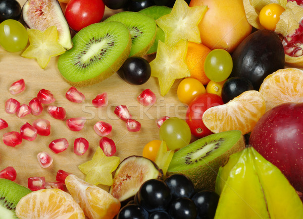 Egzotikus gyümölcsök fa deszka nagy választék fölött Stock fotó © ildi