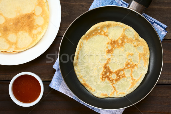 Foto d'archivio: Crepe · padella · fragola · jam