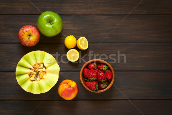 Proaspăt fructe shot pepene galben piersica cu coaja neteda Imagine de stoc © ildi
