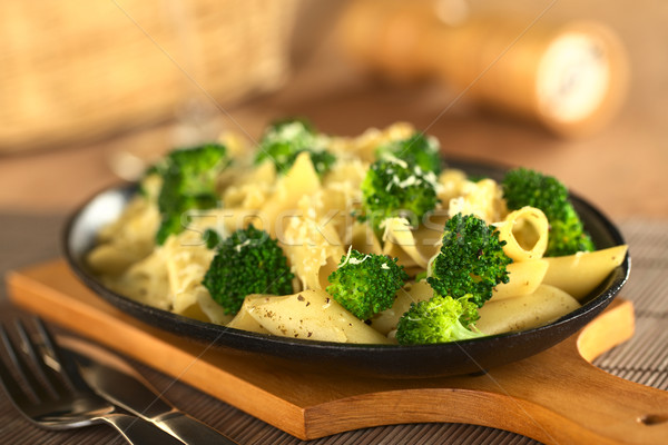 Brocoli pâtes fromages fromage râpé mise au point sélective [[stock_photo]] © ildi