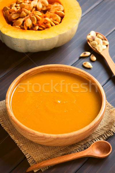 Sahne Kürbis Suppe serviert Holz Schüssel Stock foto © ildi