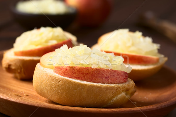 Mela crauti sandwich legno piatto la luce naturale Foto d'archivio © ildi