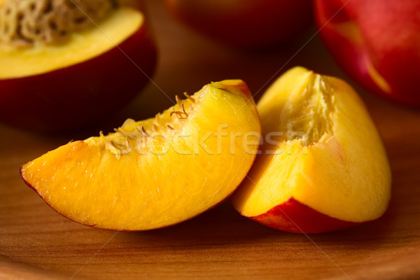 Fresche maturo nettarine fette frutti legno Foto d'archivio © ildi