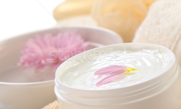 Soft corpo mano crema per il viso rosa petali Foto d'archivio © ildi