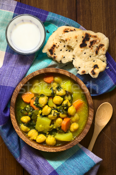 Curry vegetariano espinacas papa zanahoria servido Foto stock © ildi