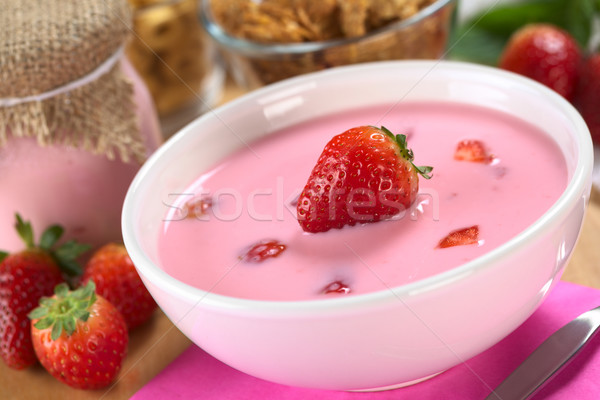 Zdjęcia stock: Truskawki · jogurt · świeże · truskawek · zboża · szkła