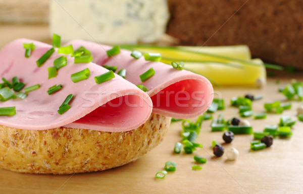 Froid coupé pain deux tranches ciboulette Photo stock © ildi