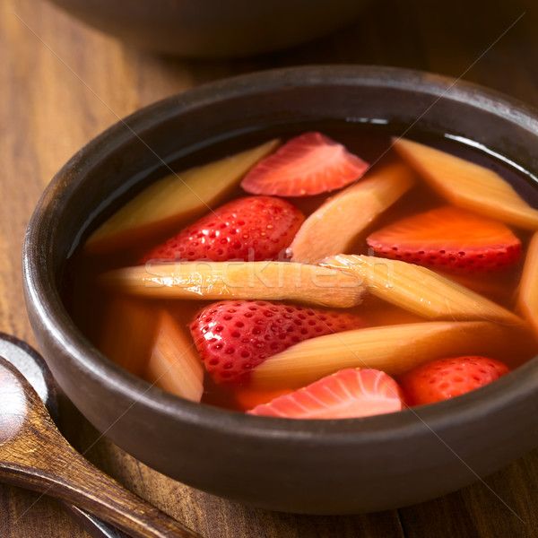 Truskawki rabarbar zupa ciepły zimno owoców Zdjęcia stock © ildi