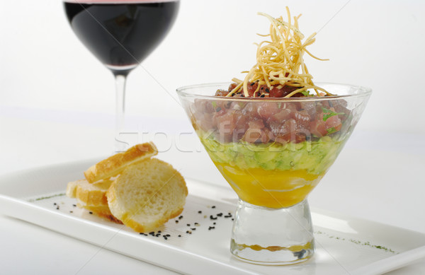 Aperitivo crudo atún aguacate mango vidrio Foto stock © ildi