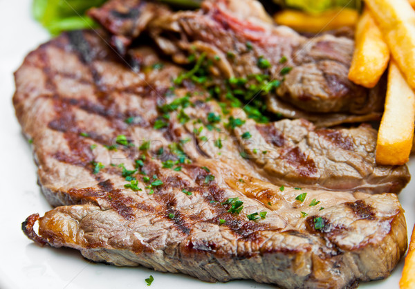 Sappig biefstuk kalfsvlees rundvlees vlees tomaat Stockfoto © ilolab