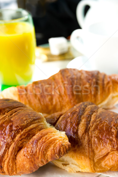 Foto stock: Frescos · croissant · mesa · delicioso · pan · panadería