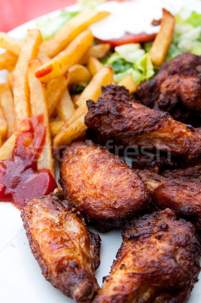 Tavuk kanatlar sos altın patates kızartması patates Stok fotoğraf © ilolab