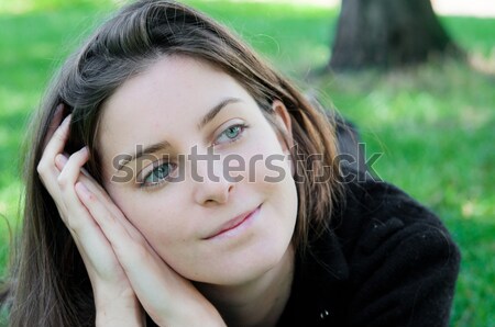 [[stock_photo]]: Belle · jeunes · extérieur · portrait · pense