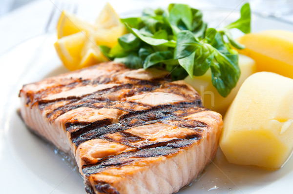 [[stock_photo]]: Grillés · saumon · dîner · tomate · déjeuner · légumes