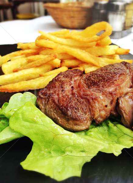 [[stock_photo]]: Juteuse · steak · boeuf · viande · tomate · français