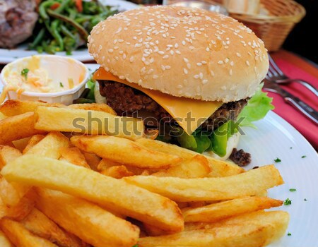 Amerikai sajt hamburger tyúk friss saláta Stock fotó © ilolab