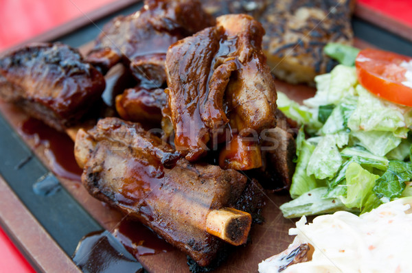Gegrild biefstuk gegrild vlees plaat hete saus Stockfoto © ilolab