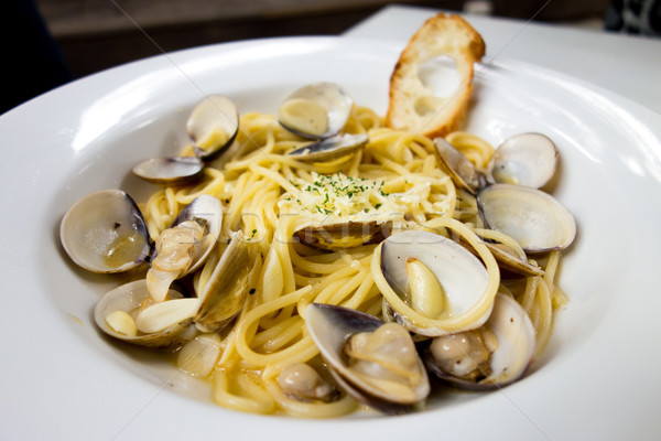 Pasta almeja cena plato mesa rojo Foto stock © ilolab