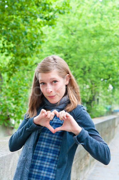 Aire libre retrato forma de corazón manos Foto stock © ilolab