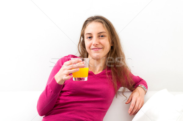 Сток-фото: питьевой · гостиной · улыбка · женщины · счастливым