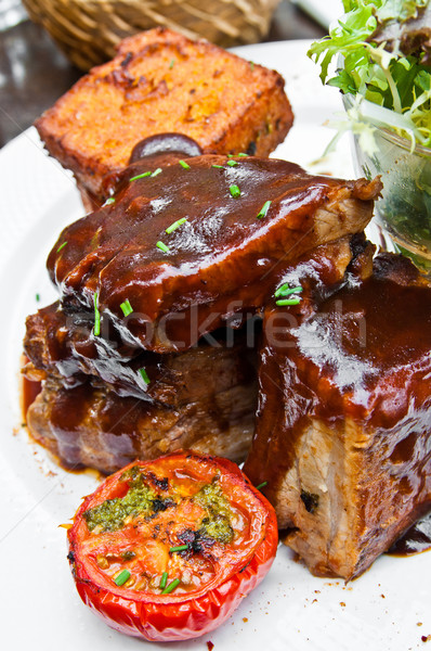 Gegrillt Steak gegrilltes Fleisch Rippen Platte hot sauce Stock foto © ilolab