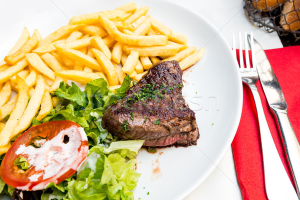 商业照片: 多汁 · 牛排 · 牛肉 · 肉类 · 西红柿 · 炸薯条