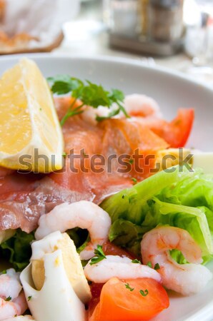 商業照片: 新鮮 · 三文魚 · 沙拉 · 蕃茄 · 葉 · 油