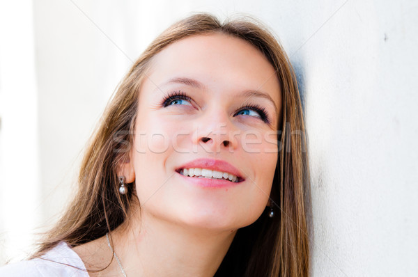 Foto stock: Hermosa · jóvenes · mujer · atractiva · aire · libre · retrato · pensando