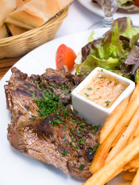 Steak boeuf juteuse viande tomate frites françaises Photo stock © ilolab
