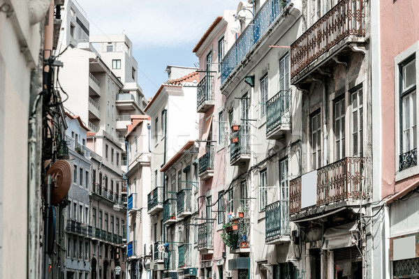 Belo vista para a rua histórico arquitetônico Lisboa Portugal Foto stock © ilolab