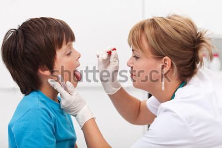 Chłopca oddechowy choroba zdrowia zawodowych kobieta Zdjęcia stock © ilona75