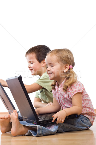 Stockfoto: Kinderen · spelen · laptops · geïsoleerd · focus · meisje · gezicht