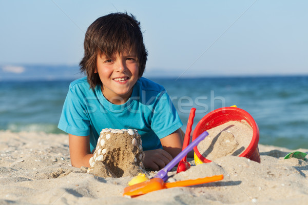 ストックフォト: 少年 · 建物 · 砂 · 城 · 海 · 海岸