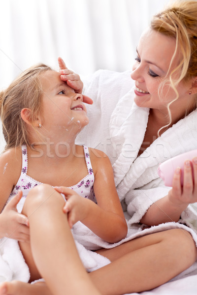 Jelentkezik arckrém test testápoló nő kislány Stock fotó © ilona75
