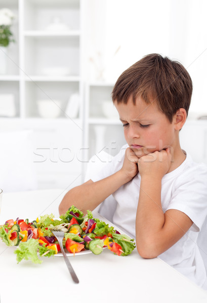 Pas manger garçon légumes repas plaque Photo stock © ilona75