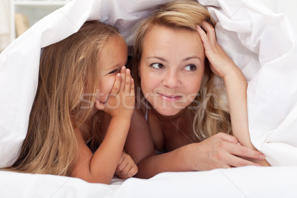 Mutter kleines Mädchen zusammen Quilt Qualität Zeit Stock foto © ilona75