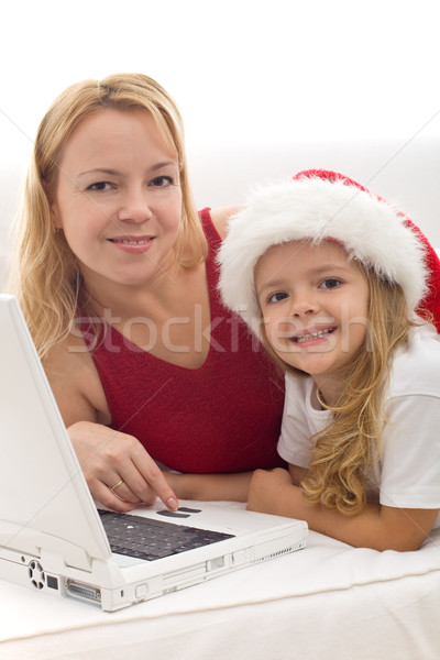 [[stock_photo]]: Femme · petite · fille · Noël · présents · ligne