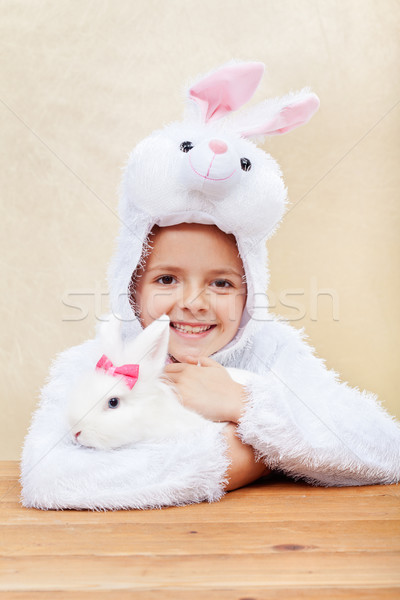 Foto d'archivio: Cute · bambina · coniglio · costume · bianco · coniglio