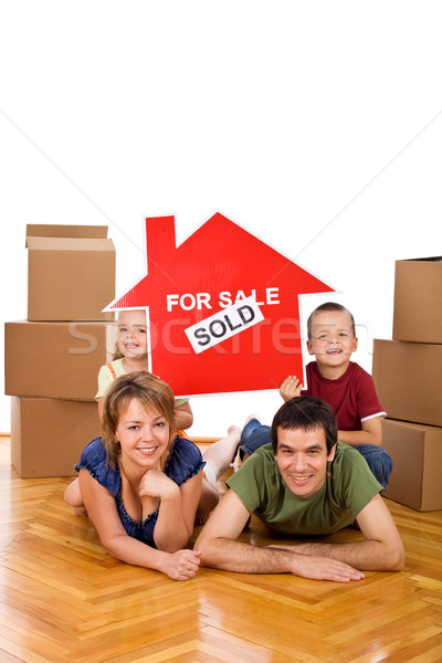 Stock fotó: Boldog · család · új · otthon · pózol · ház · eladva · felirat